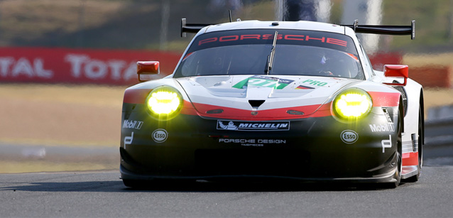Le Mans - Dopo 19 ore<br />La Porsche vede il successo anche in GT