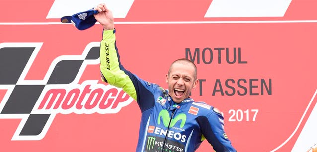 Assen - Rossi batte Petrucci <br />e Dovizioso è leader nel Mondiale<br />