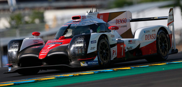 Test Day - Toyota centra la tripletta<br />Kobayashi leader a tempo di record 