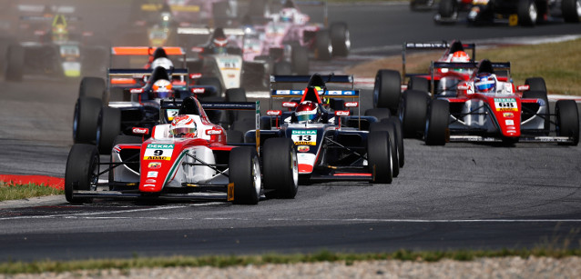 ADAC F4 a Oschersleben<br />Drugovich e Armstrong braccano Vips