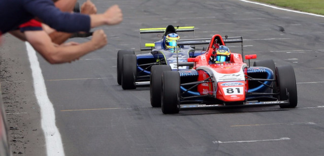 British F4 a Snetterton<br />Vola Piastri, Caroline opaco