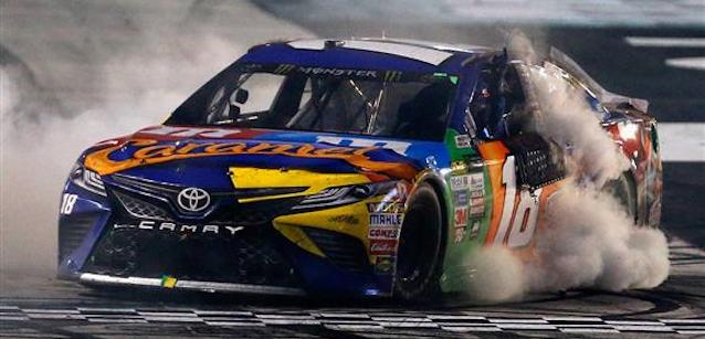 Bristol, gara: Kyle Busch fa tripletta