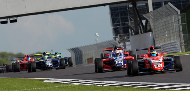 British F4 a Silverstone<br />Piastri rinvia la festa di Caroline