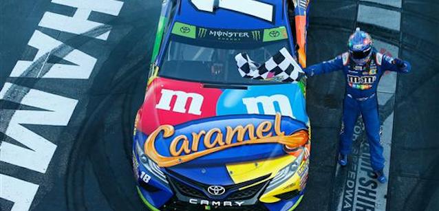 Loudon, gara: Kyle Busch impera<br />