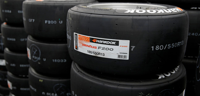 Hankook prepara la sfida-gomme 2020:<br />una vecchia Williams per i primi test