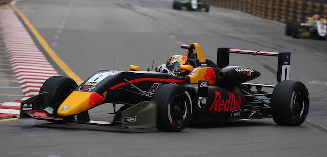 Macao, gara finale - Vince Ticktum<br />Tremendo incidente per la Floersch