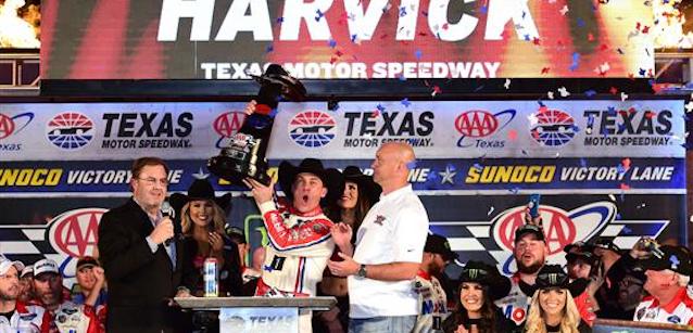 Texas, gara: Harvick, implacabile finale