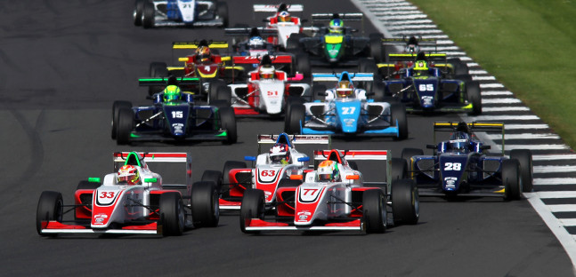 La scommessa della British F3<br />In gara 2 i sorpassi portano punti<br />