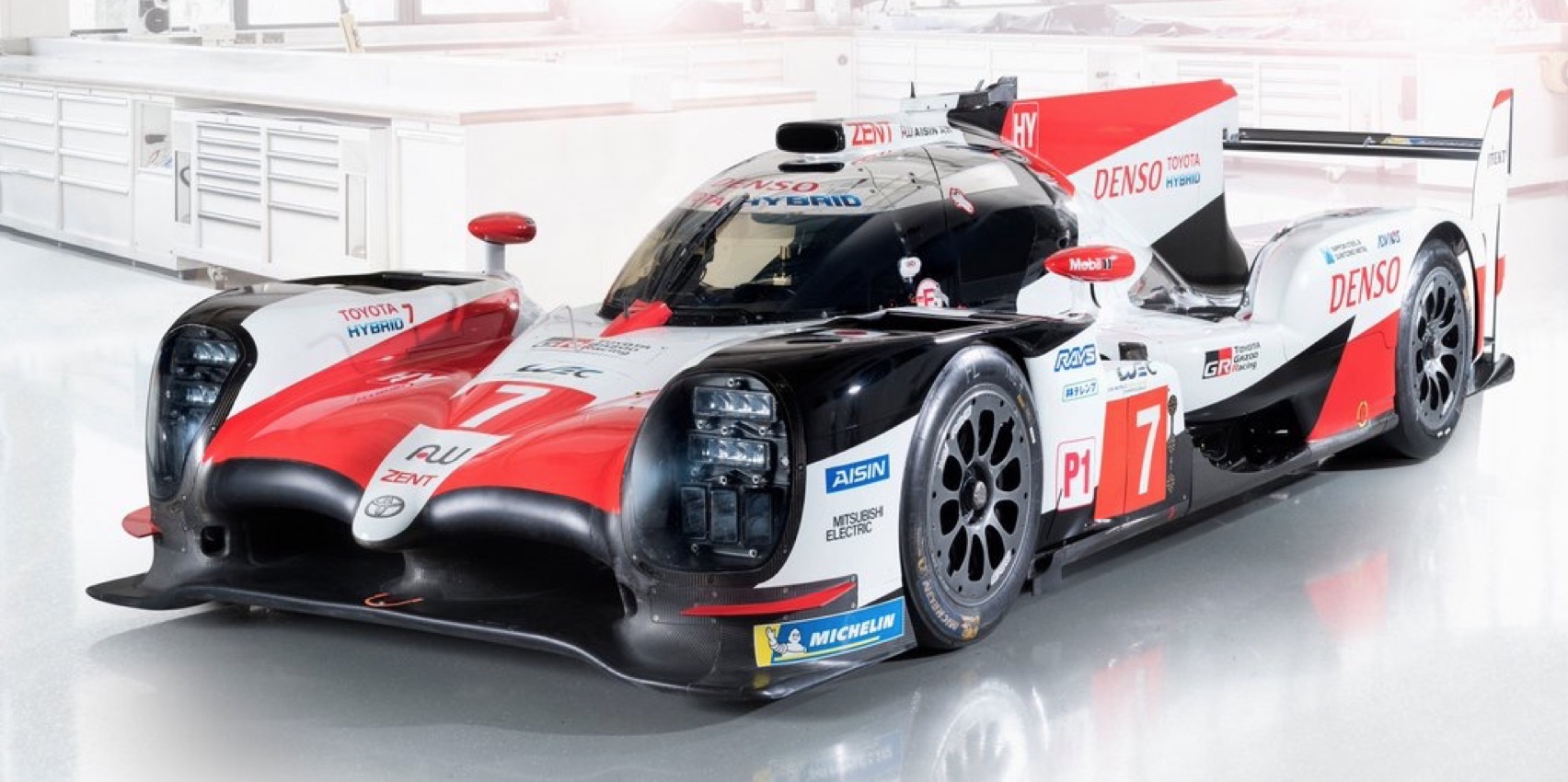 Toyota mostra la TS-050 2018