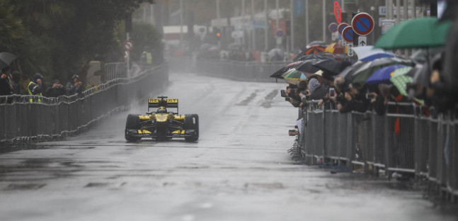Show a Nizza per la Renault,<br />al volante Hulkenberg e Prost
