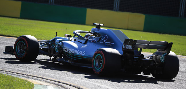 Hamilton e Mercedes, bell'inizio<br />"Curva 11-12? Adesso &egrave; pazzesca"