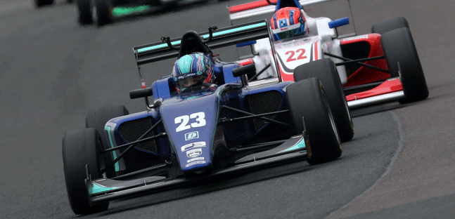 Monger ricorda Zanardi<br />Subito sul podio a Oulton Park