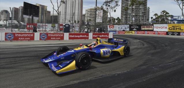 Long Beach - Gara<br />Rossi batte Power di forza<br />