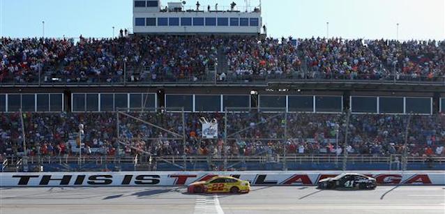 Talladega, gara: Logano dopo 1 anno