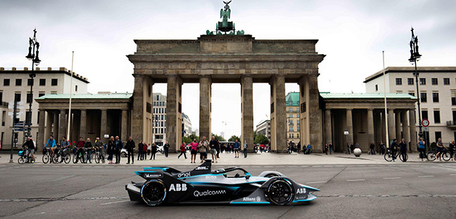 Rosberg incanta Berlino con l'E-Gen2<br />Ma avverte: "Non torner&ograve; in pista"