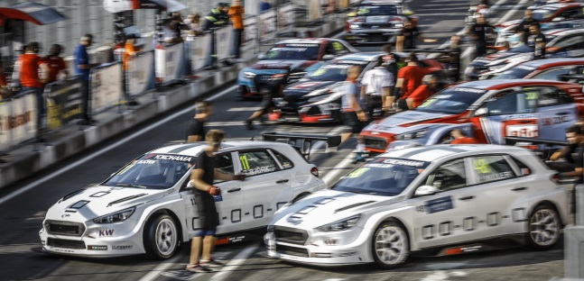 Clamoroso: tre Hyundai escluse<br />Tarquini resta in pole, Comte 2°