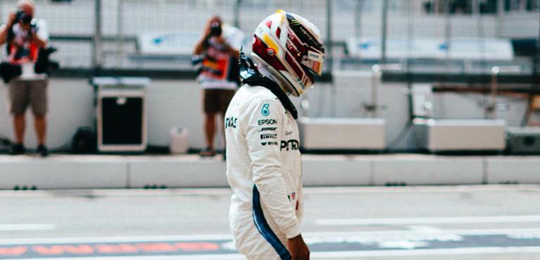 Mercedes assolve Hamilton <br />"Uscita causata da problema idraulico"