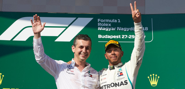Hamilton, vittoria e sorrisi<br />"Ma con la Ferrari non bisogna mollare"