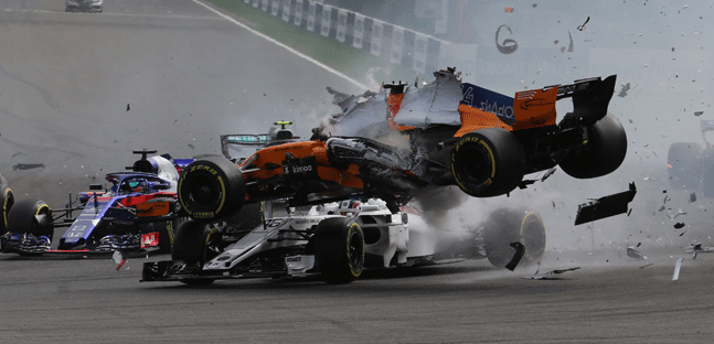 L'halo ha salvato Leclerc<br />nel crash al via del GP belga?