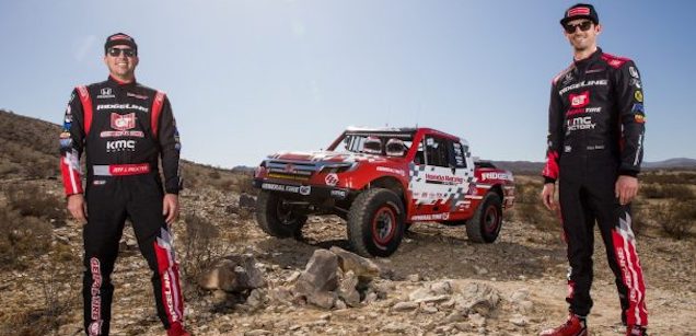 Disavventure per Rossi e Button<br />Con le offroad della Baja 1000
