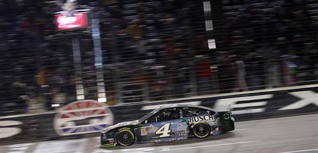 Texas, gara: Harvick vince<br />Hamlin e Elliott nei guai