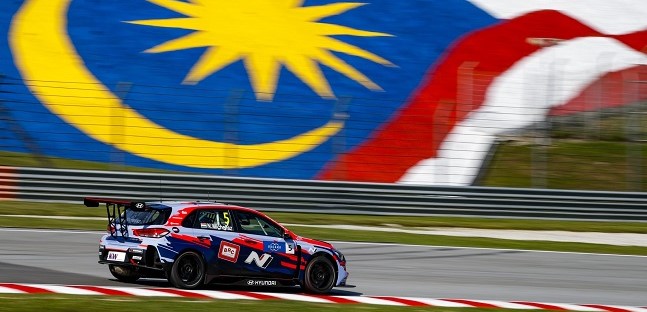 Sepang – Gara 1<br />Michelisz vede il titolo