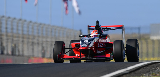 Toyota Racing Series a Hampton Downs<br />Armstrong prende il comando solitario