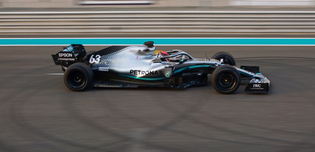 Mercedes chiude i test ad Abu Dhabi<br />con i pneumatici Pirelli da 18 pollici
