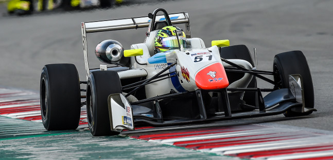 Teo Martin sceglie i motori HWA<br />per la stagione 2019 di Euroformula