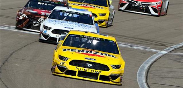 Las Vegas, gara: Logano ai playoff <br />