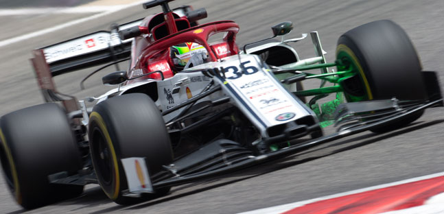 Test a Sakhir - 3° turno<br />Schumi con l'Alfa, Ticktum con Red Bull