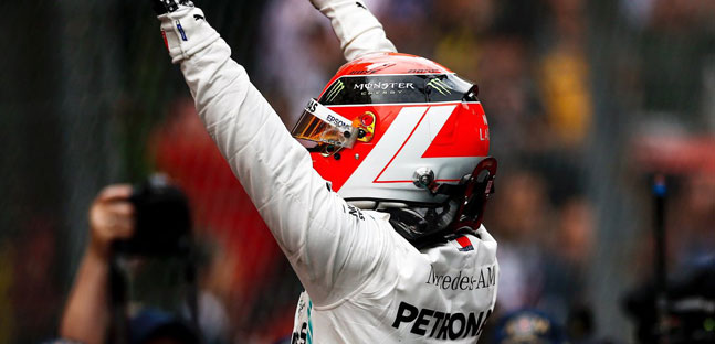 Hamilton perfetto, Vettel<br />sfrutta bene l'occasione