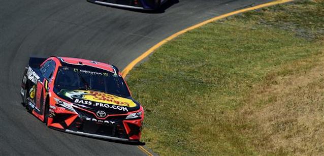 Sonoma, gara<br />Truex vince la battaglia con Busch