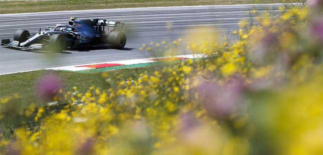Spielberg - Libere 1<br />Hamilton top, Vettel vicino