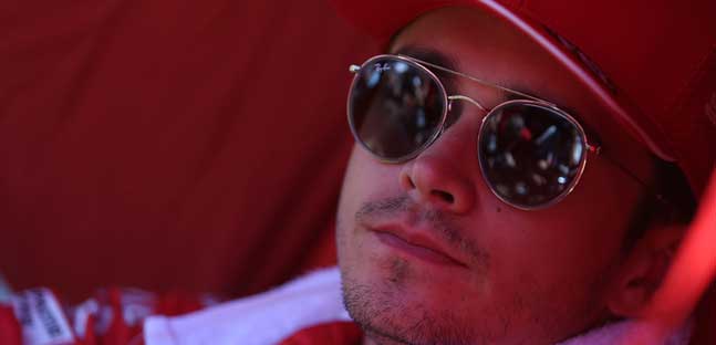 Leclerc arrabbiato: "Non <br />&egrave; il modo di sorpassare"
