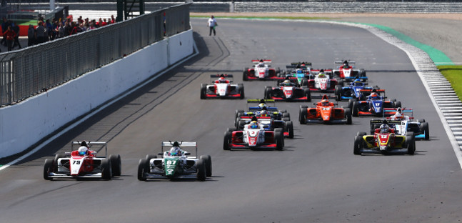 Silverstone, gare<br />Novalak in vantaggio per il finale