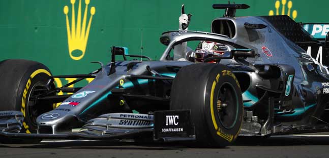 Clamorosa strategia Mercedes,<br />Hamilton superlativo, Ferrari affonda