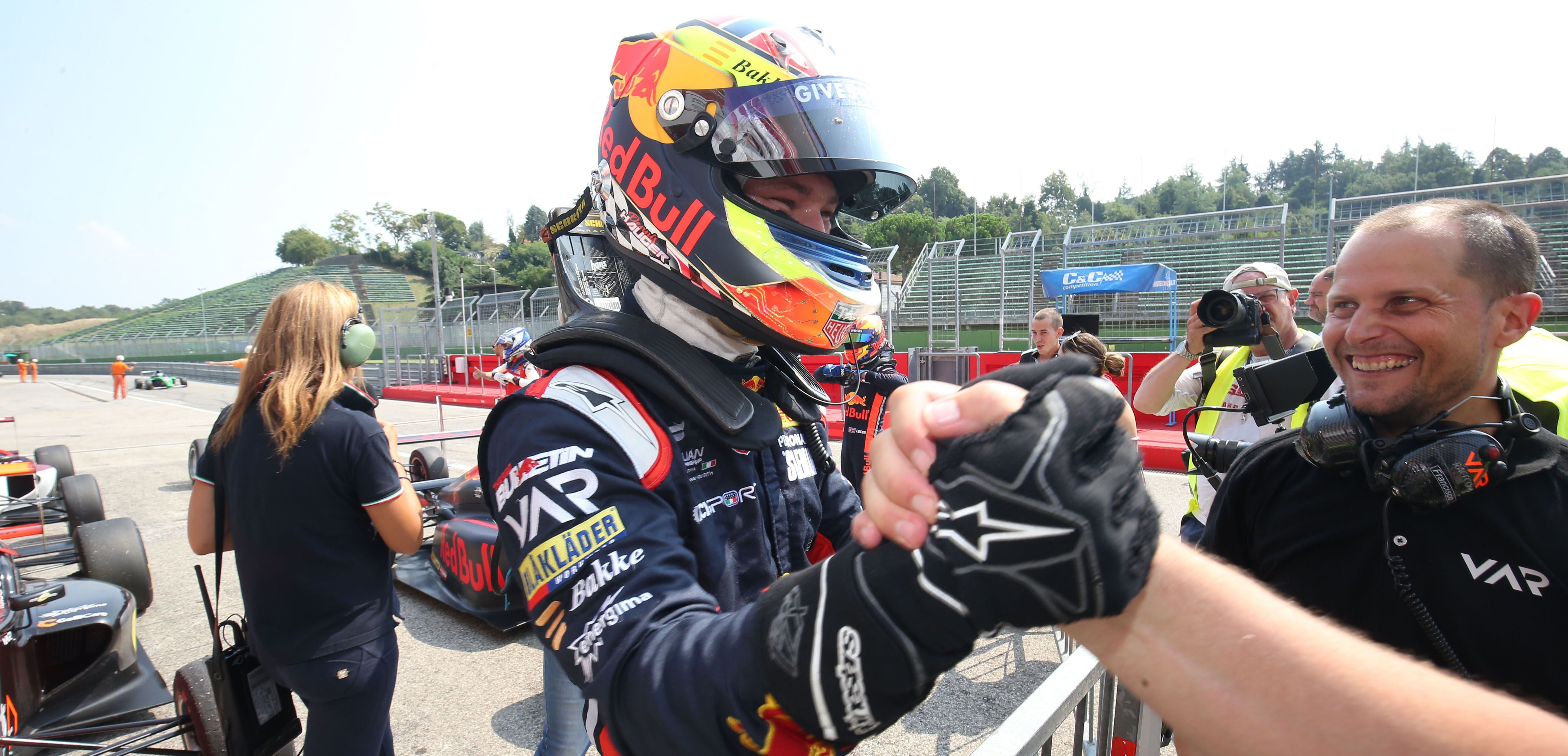 Imola, gara 3<br />Hauger vince e scappa