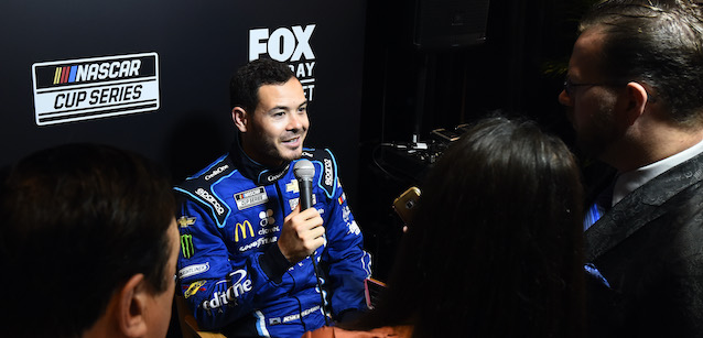 Larson reintegrato dalla NASCAR