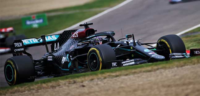 Imola - La cronaca<br />Hamilton travolgente, Kvyat quarto