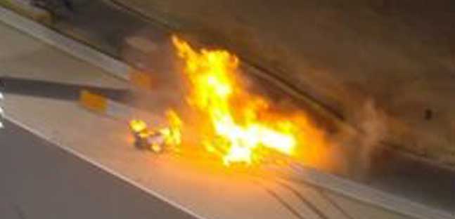 Grosjean, la sua Haas si spezza<br />e prende fuoco, vivo per miracolo
