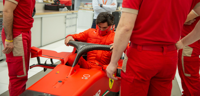 In Ferrari primo assaggio del 2021:<br />Sainz a Maranello, SF21 il nome 