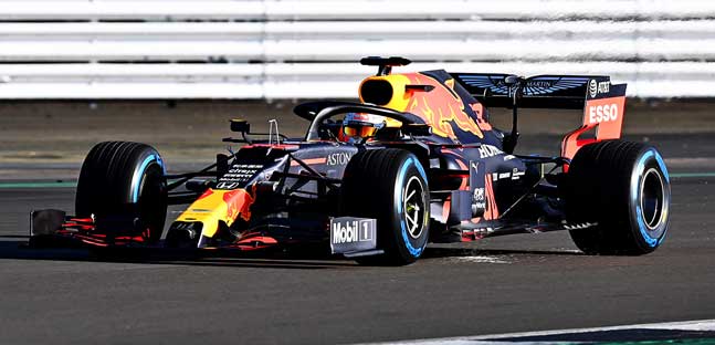 Primi giri a Silverstone per<br />Verstappen con la RB16-Honda 