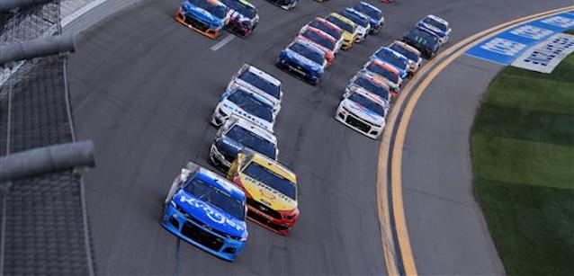 Daytona 500 posticipata<br />Trump-show, poi la pioggia