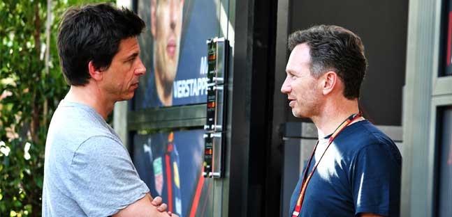 Quattro team volevano correre,<br />la mossa opportunista di Wolff