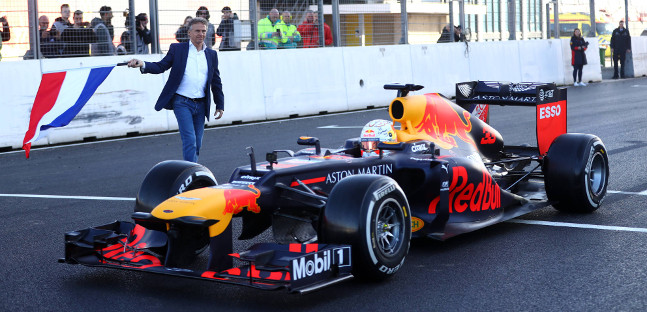 Verstappen prova la nuova Zandvoort:<br />"Non mi aspettavo curva 3 cos&igrave; inclinata"