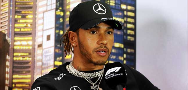 La rabbia di Hamilton: "Basta razzismo, <br />ma la F1 sta zitta". Leclerc lo sostiene 