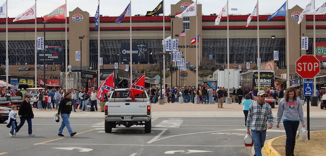 La NASCAR bandisce la<br />bandiera confederata dalle gare<br />