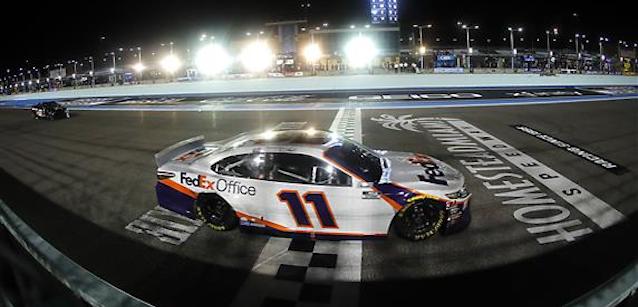 Homestead, gara<br />Hamlin beffa Elliott con l'aiuto di Logano