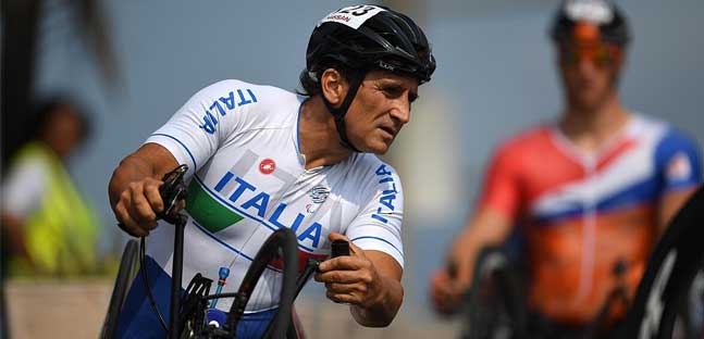 Gravi ferite alla testa per Zanardi,<br />&egrave; in corso l'intervento chirurgico